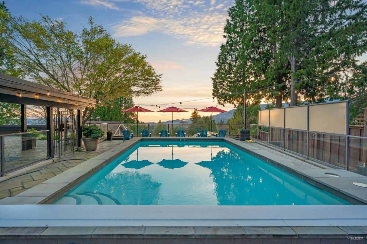 Grouse Cheerful Large Private Bedroom, Bath, Shared Deck, Pool, Hot Tub North Vancouver Exterior photo