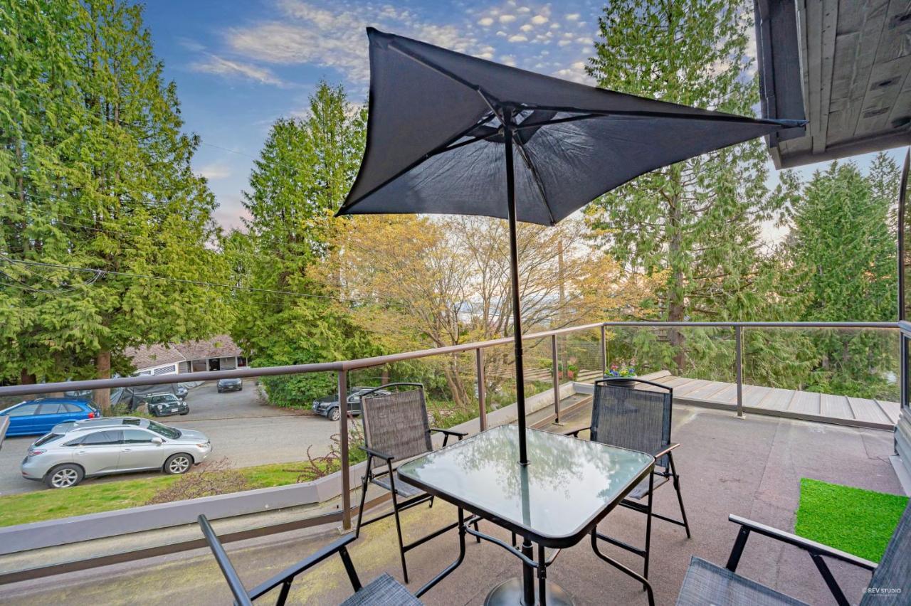 Grouse Cheerful Large Private Bedroom, Bath, Shared Deck, Pool, Hot Tub North Vancouver Exterior photo