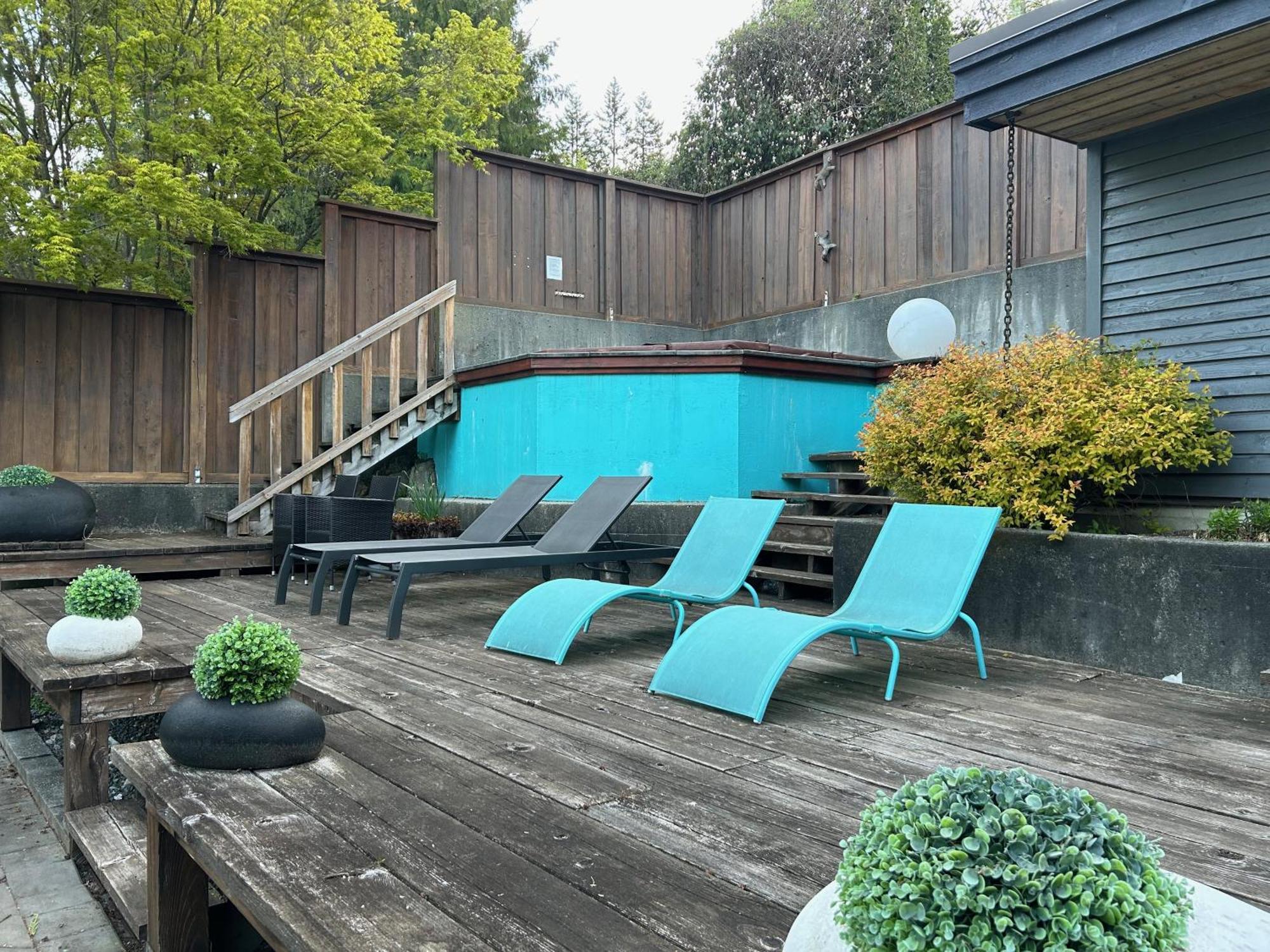 Grouse Cheerful Large Private Bedroom, Bath, Shared Deck, Pool, Hot Tub North Vancouver Exterior photo