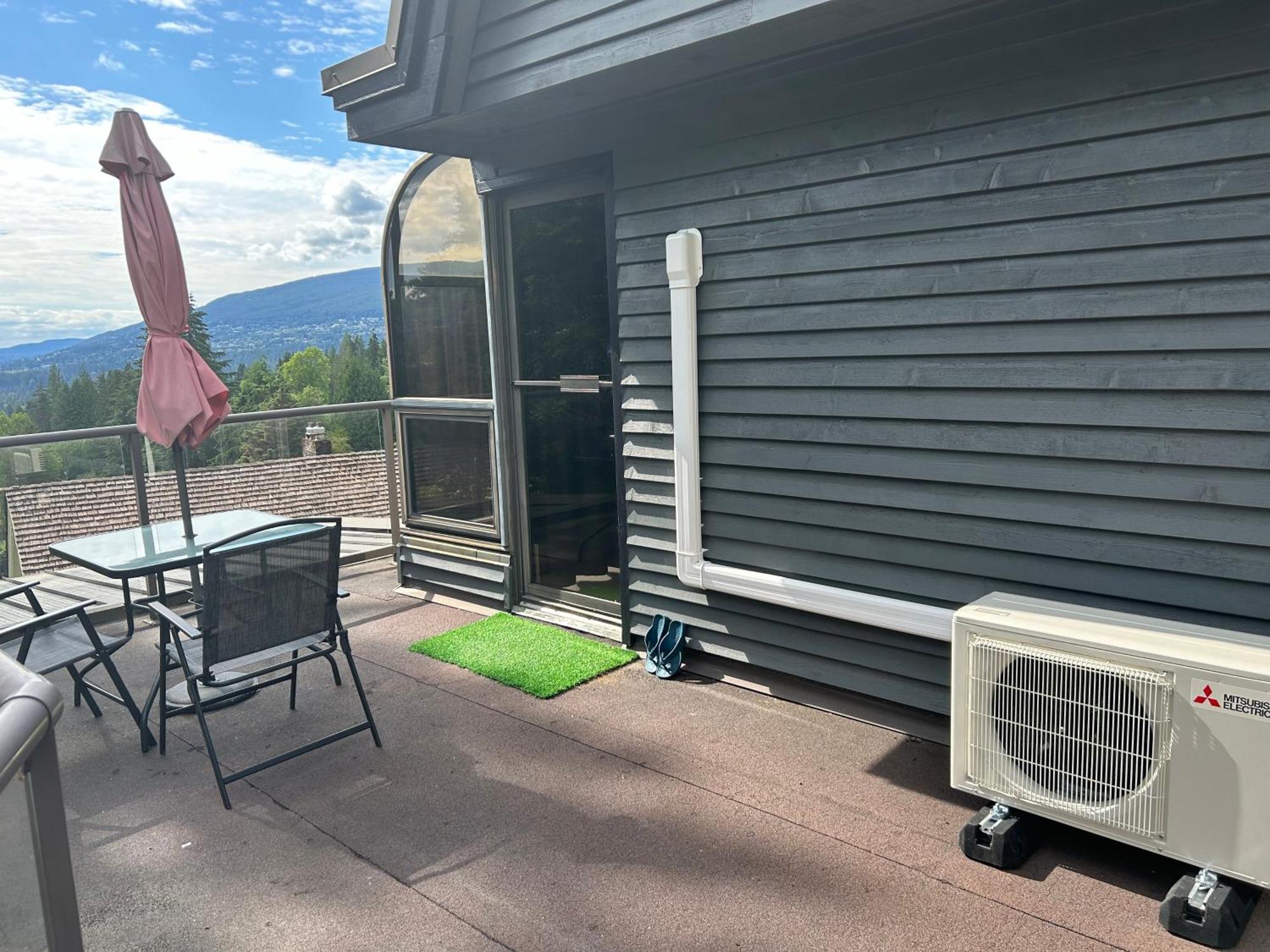 Grouse Cheerful Large Private Bedroom, Bath, Shared Deck, Pool, Hot Tub North Vancouver Exterior photo
