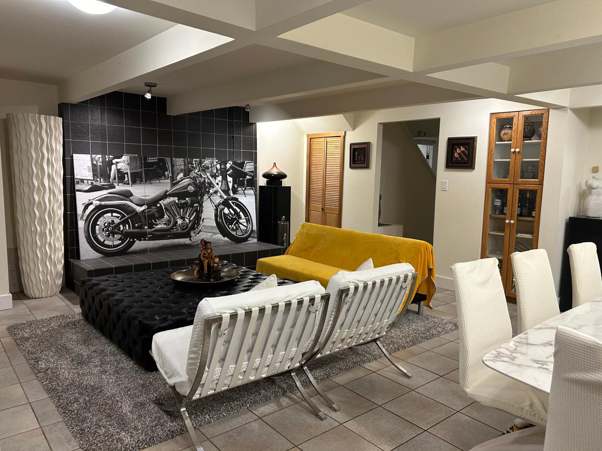 Grouse Cheerful Large Private Bedroom, Bath, Shared Deck, Pool, Hot Tub North Vancouver Exterior photo