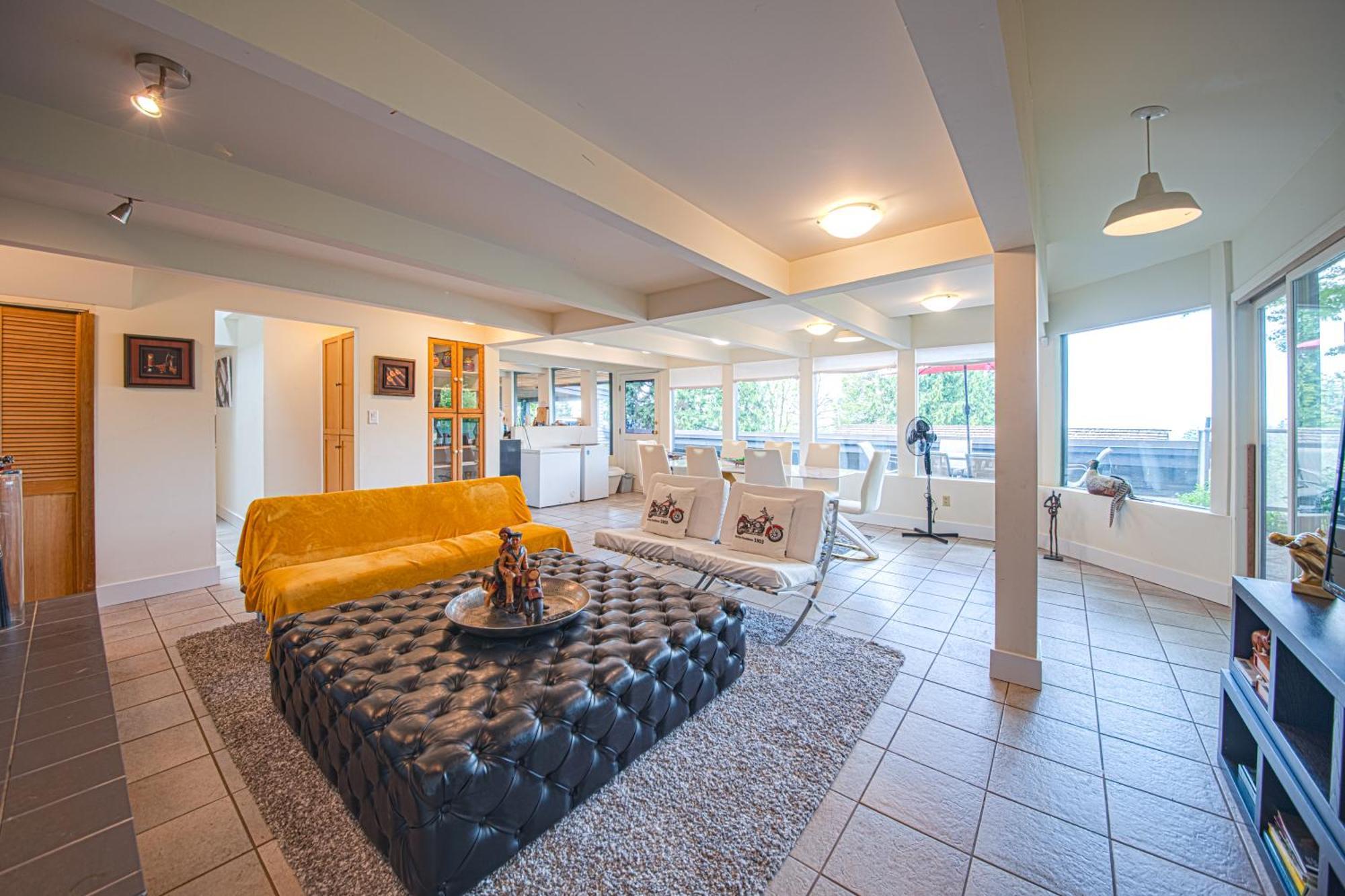 Grouse Cheerful Large Private Bedroom, Bath, Shared Deck, Pool, Hot Tub North Vancouver Exterior photo