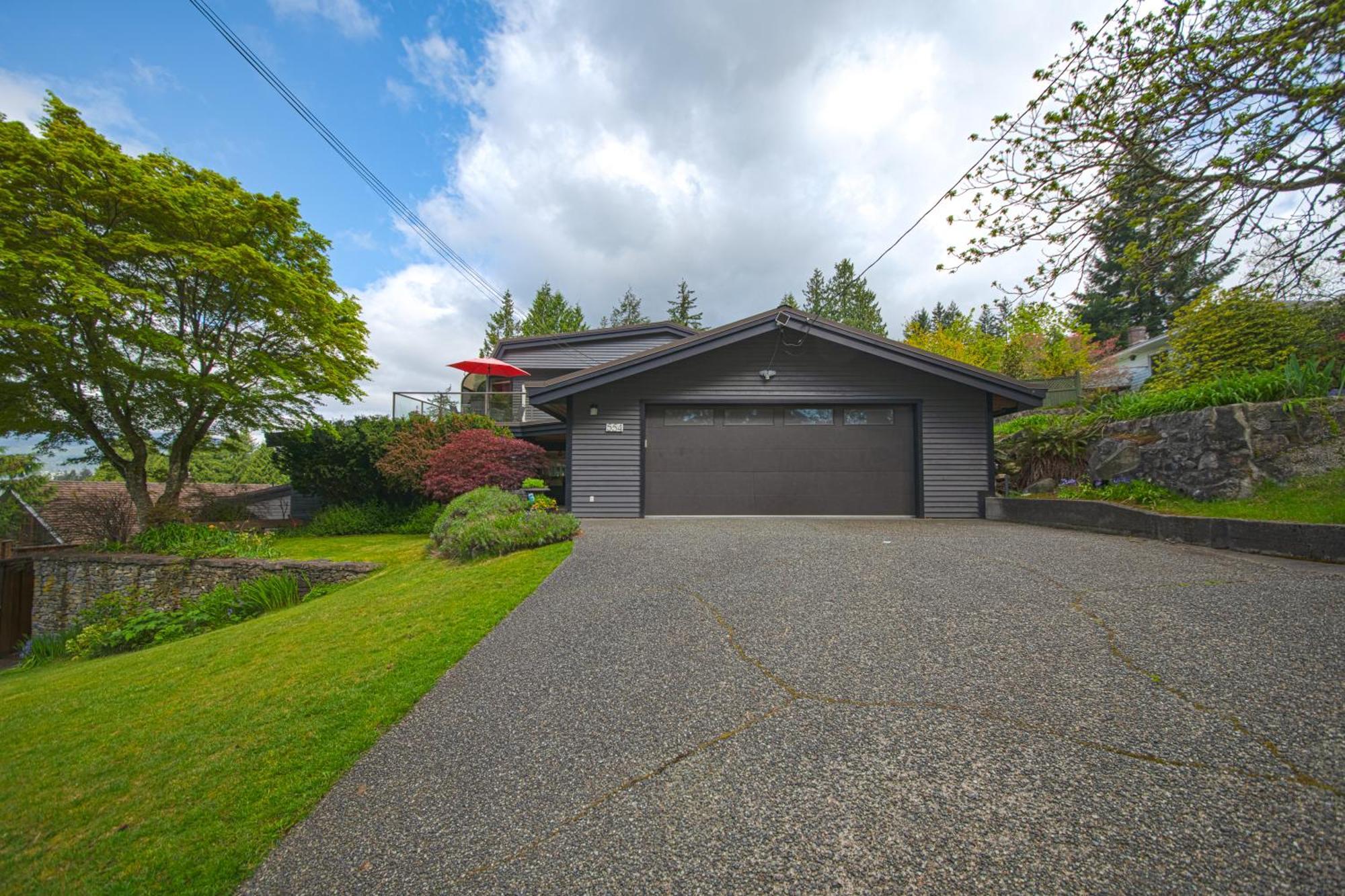 Grouse Cheerful Large Private Bedroom, Bath, Shared Deck, Pool, Hot Tub North Vancouver Exterior photo