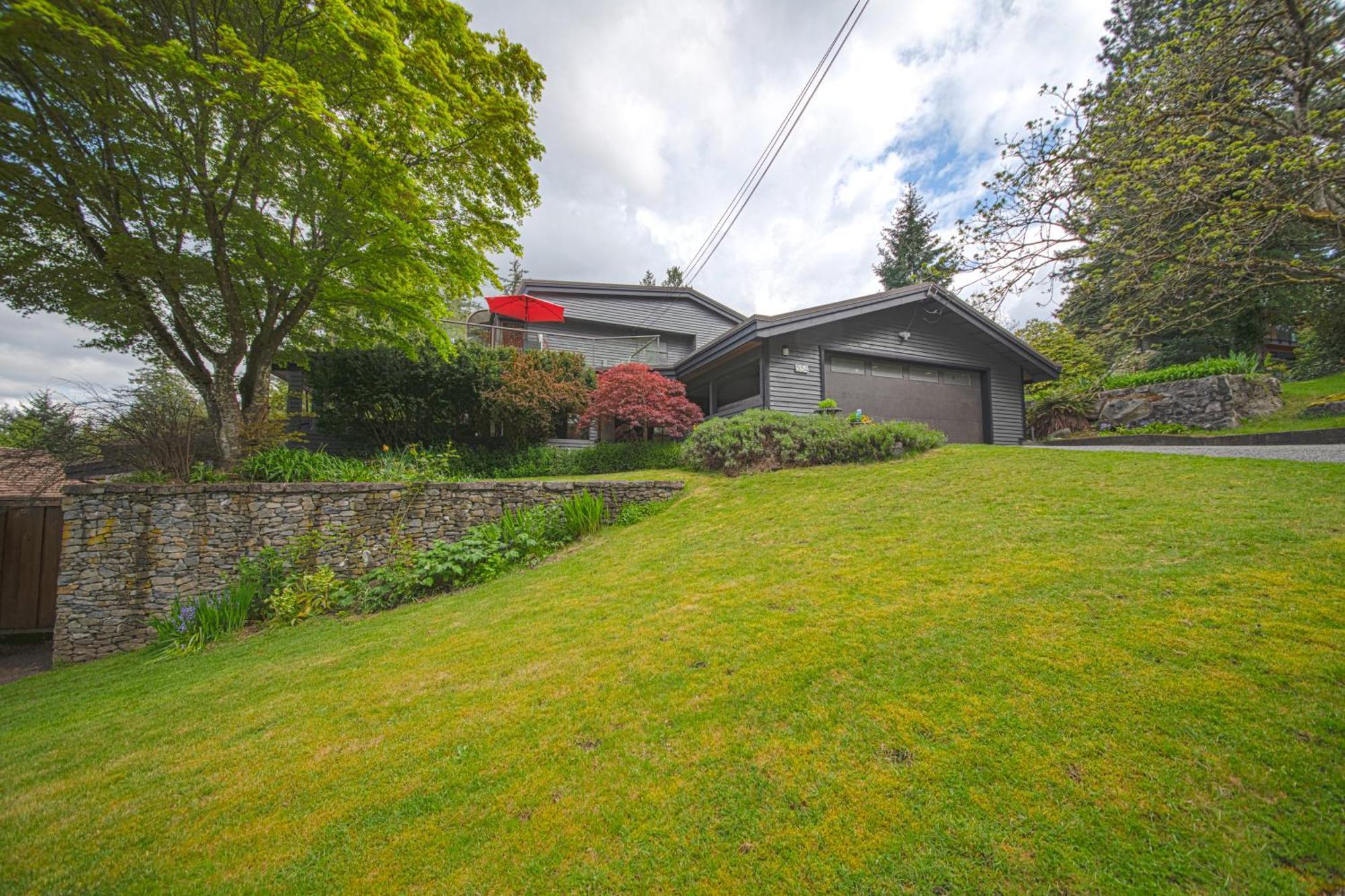 Grouse Cheerful Large Private Bedroom, Bath, Shared Deck, Pool, Hot Tub North Vancouver Exterior photo