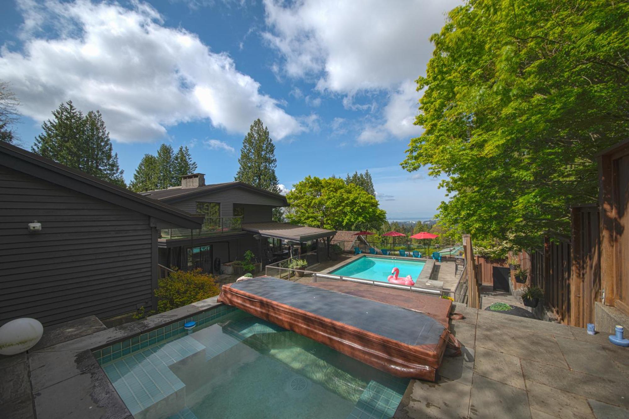 Grouse Cheerful Large Private Bedroom, Bath, Shared Deck, Pool, Hot Tub North Vancouver Exterior photo